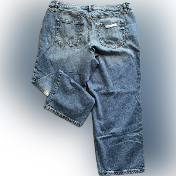 Lane Bryant Mid-Rise Signature Fit Relaxed Straight Leg Jeans - Picture 2 of 7